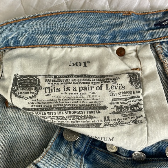 Levi’s 501 denim button up shorts - Picture 3 of 3